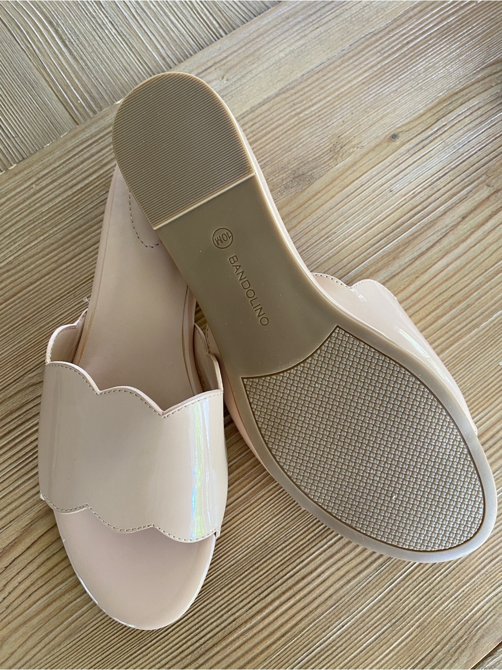 Bandolino Light pink/ Beige Patent Scalloped Slide Mules size 10 nwot - Picture 3 of 4